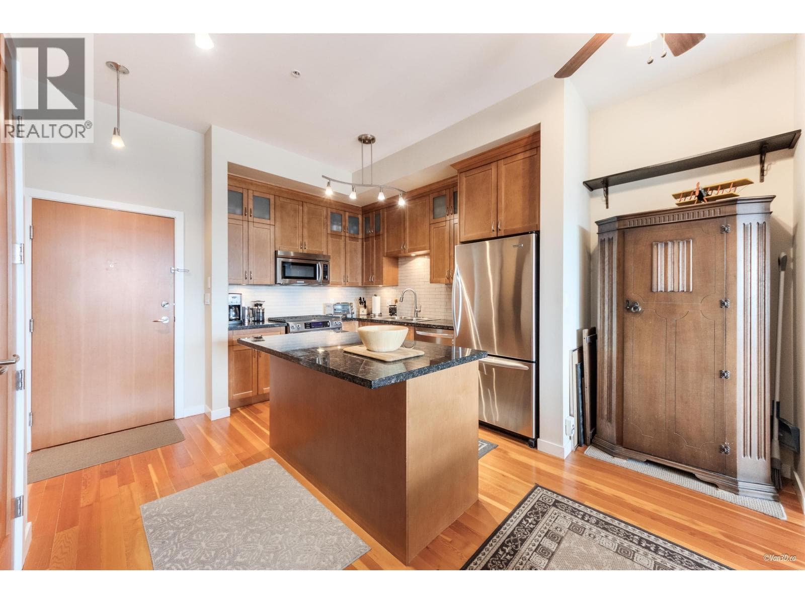 306 240 SALTER STREET, Greater Vancouver — photo 3