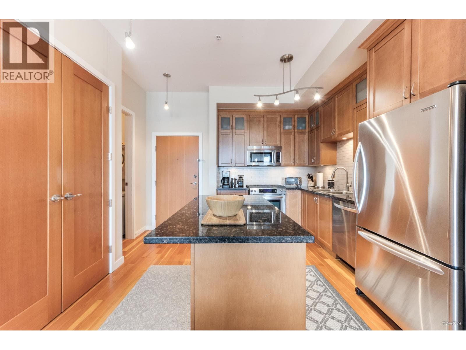 306 240 SALTER STREET, Greater Vancouver — photo 2
