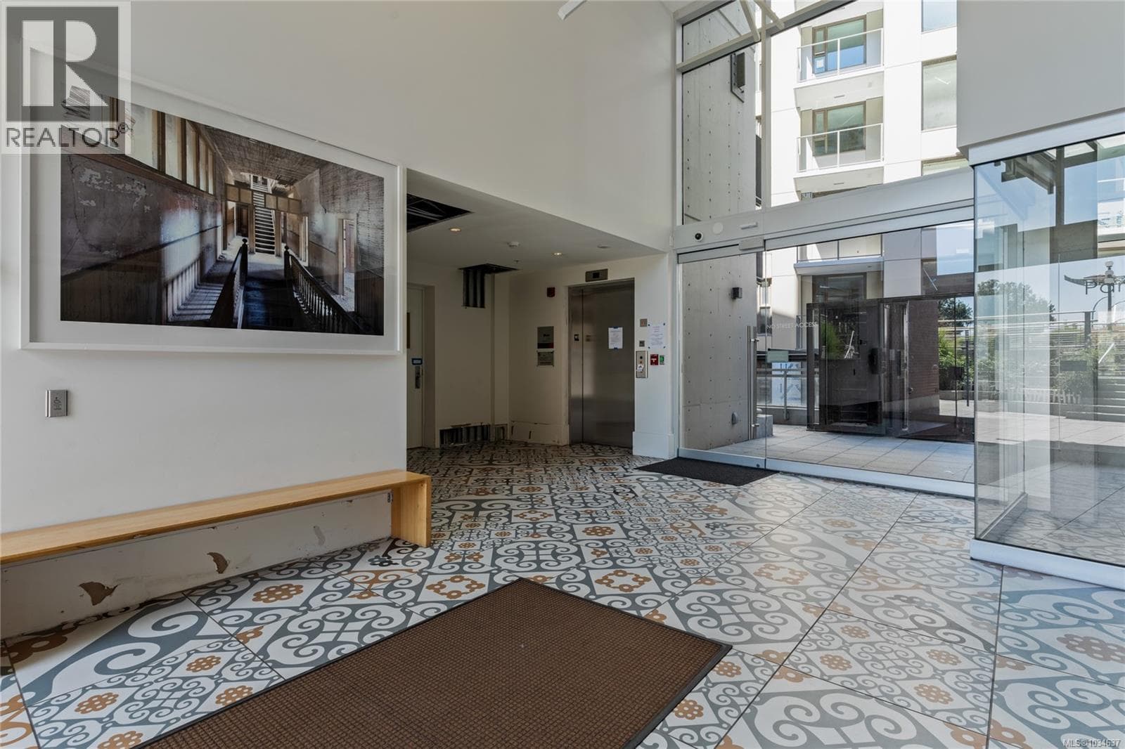 211 456 Pandora Ave, Victoria — photo 2