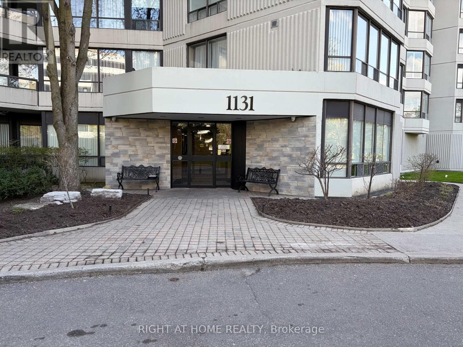 202 - 1131 STEELES AVENUE W, Toronto — photo 2
