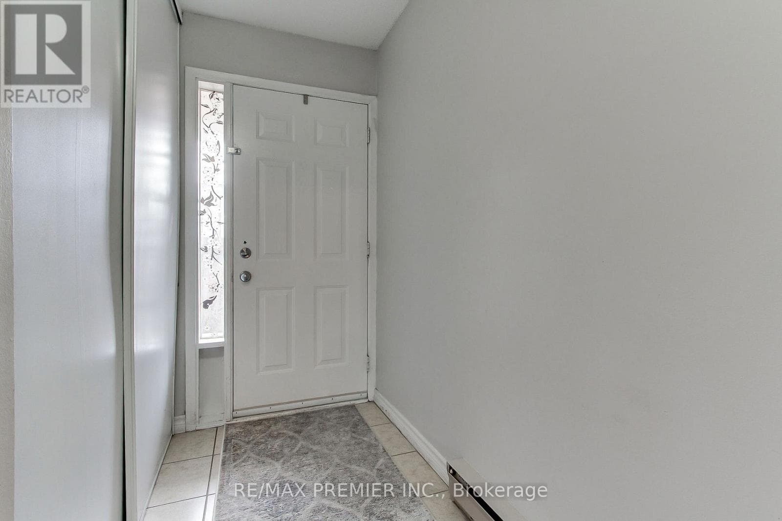 213 MILESTONE CRESCENT, Toronto — photo 2