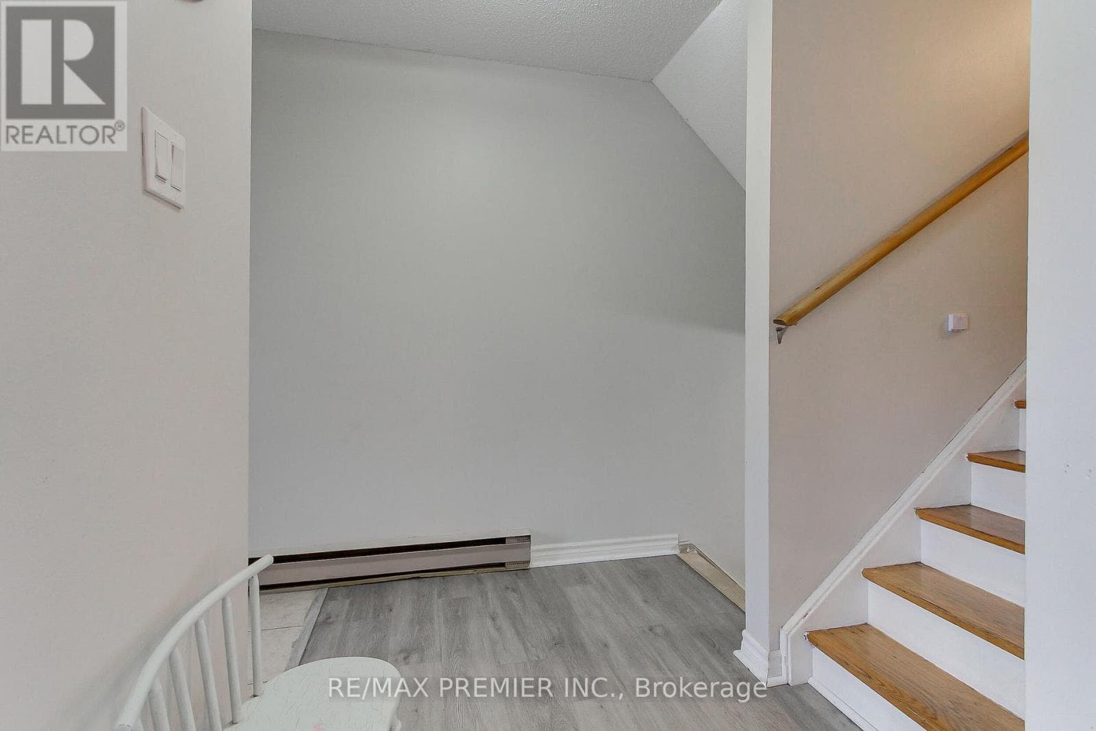 213 MILESTONE CRESCENT, Toronto — photo 3