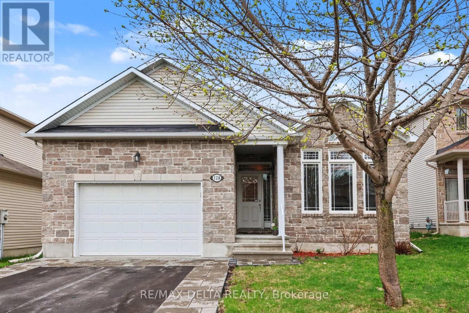 128 TOPAZE CRESCENT, Ottawa — photo 2