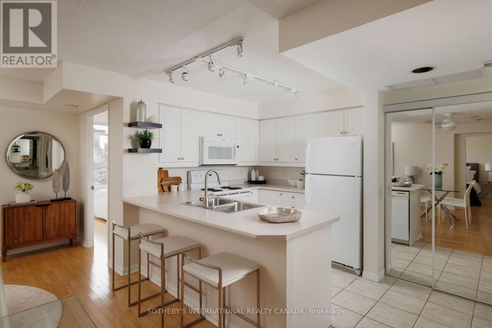 201 - 153 BEECROFT ROAD, Toronto — photo 5