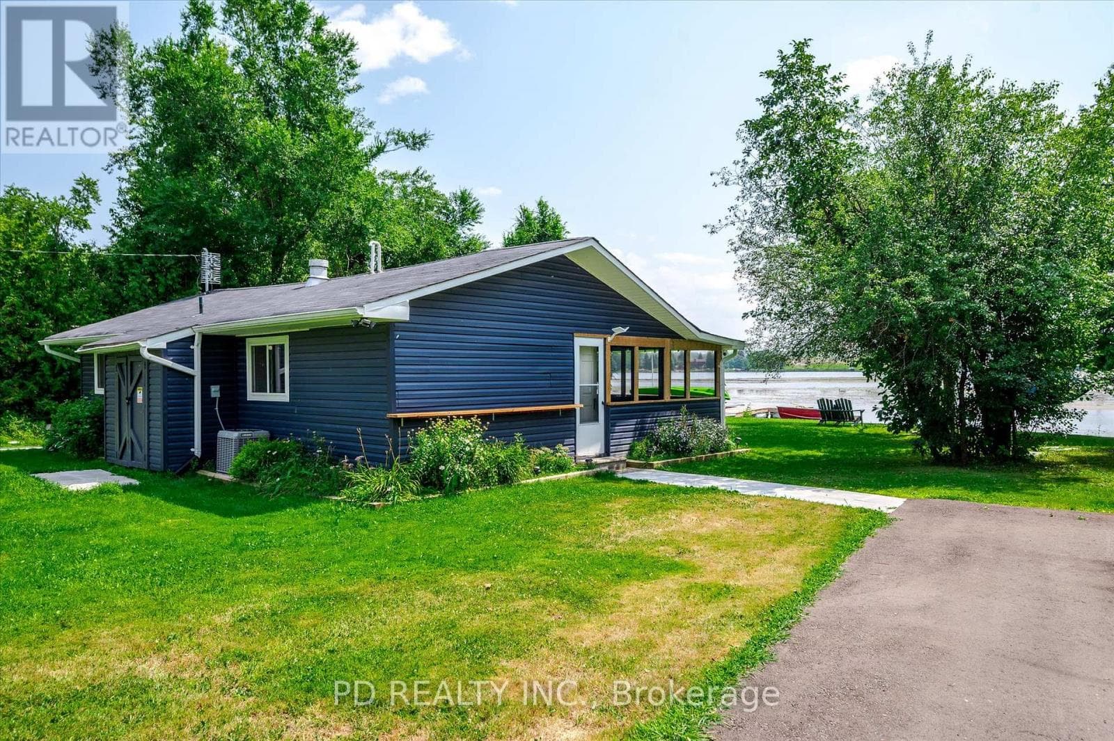 9 CHARLOTTE CRESCENT, Central Lakes — photo 4