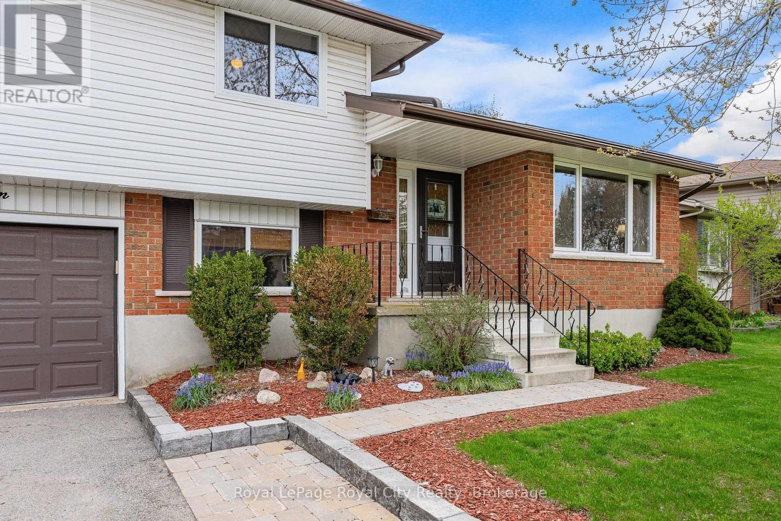 16 SANDERSON DRIVE, OnePoint — photo 2