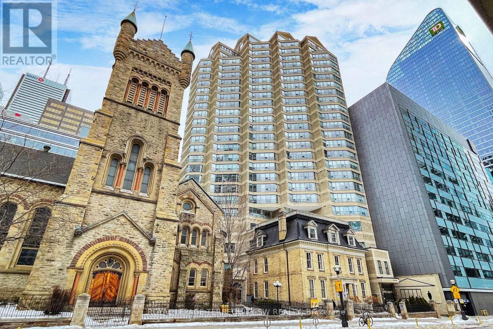 2001 - 71 SIMCOE STREET in Yonge-Bay Corridor
