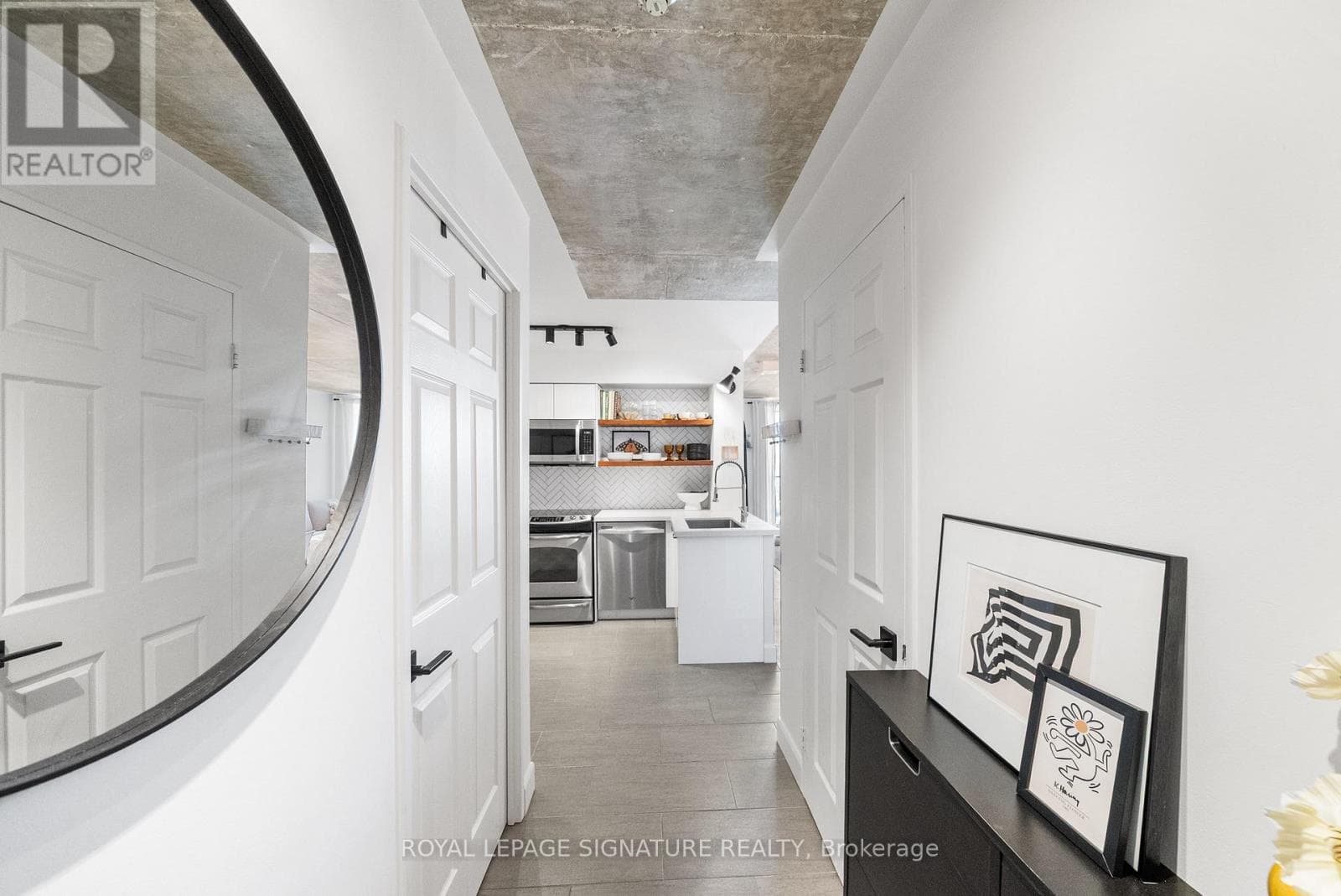 1402 - 1369 BLOOR STREET W, Toronto — photo 3