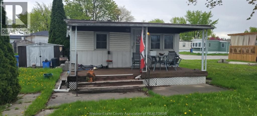 29 ROBIN CRESCENT, Windsor — photo 2