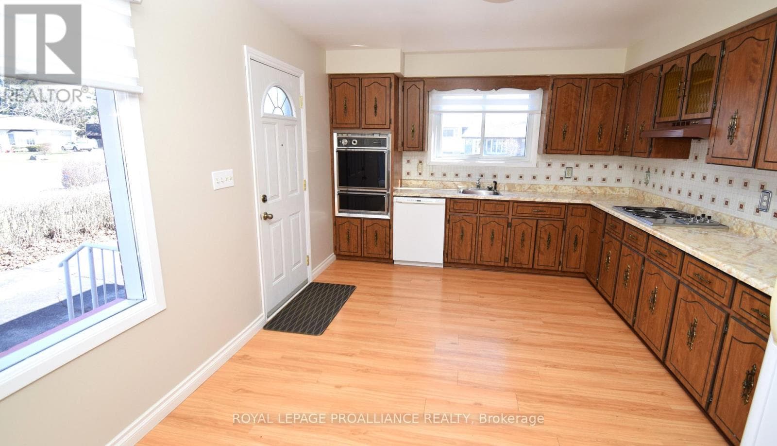 8 WALDEN CIRCLE, Central Lakes — photo 3