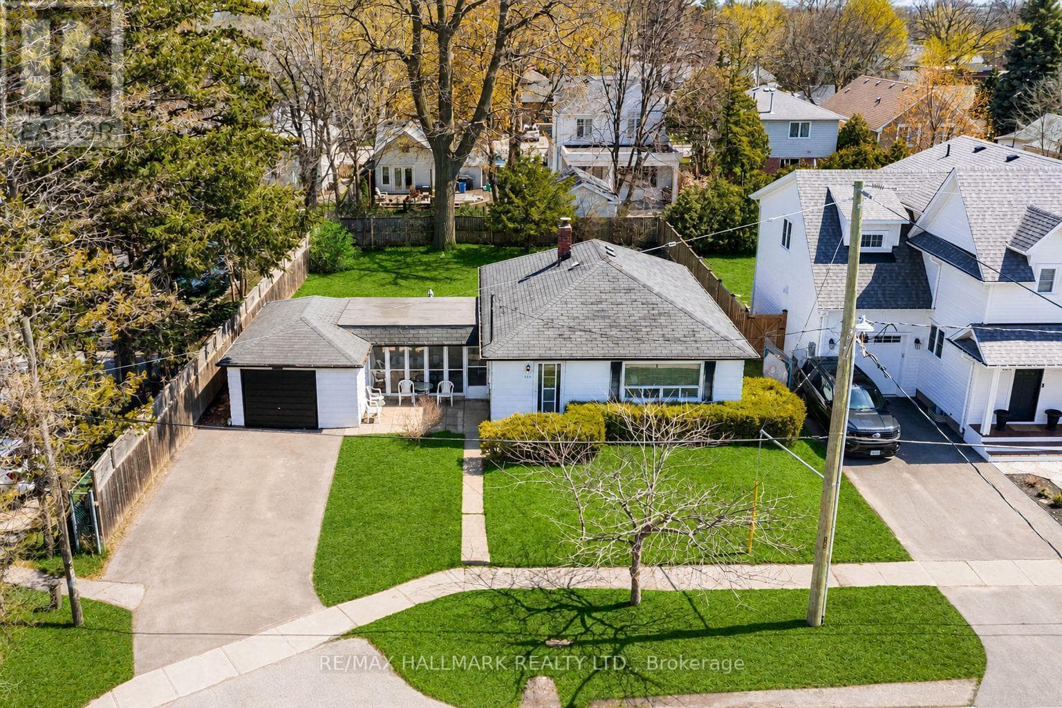122 HAWTHORNE ROAD, Toronto — photo 2