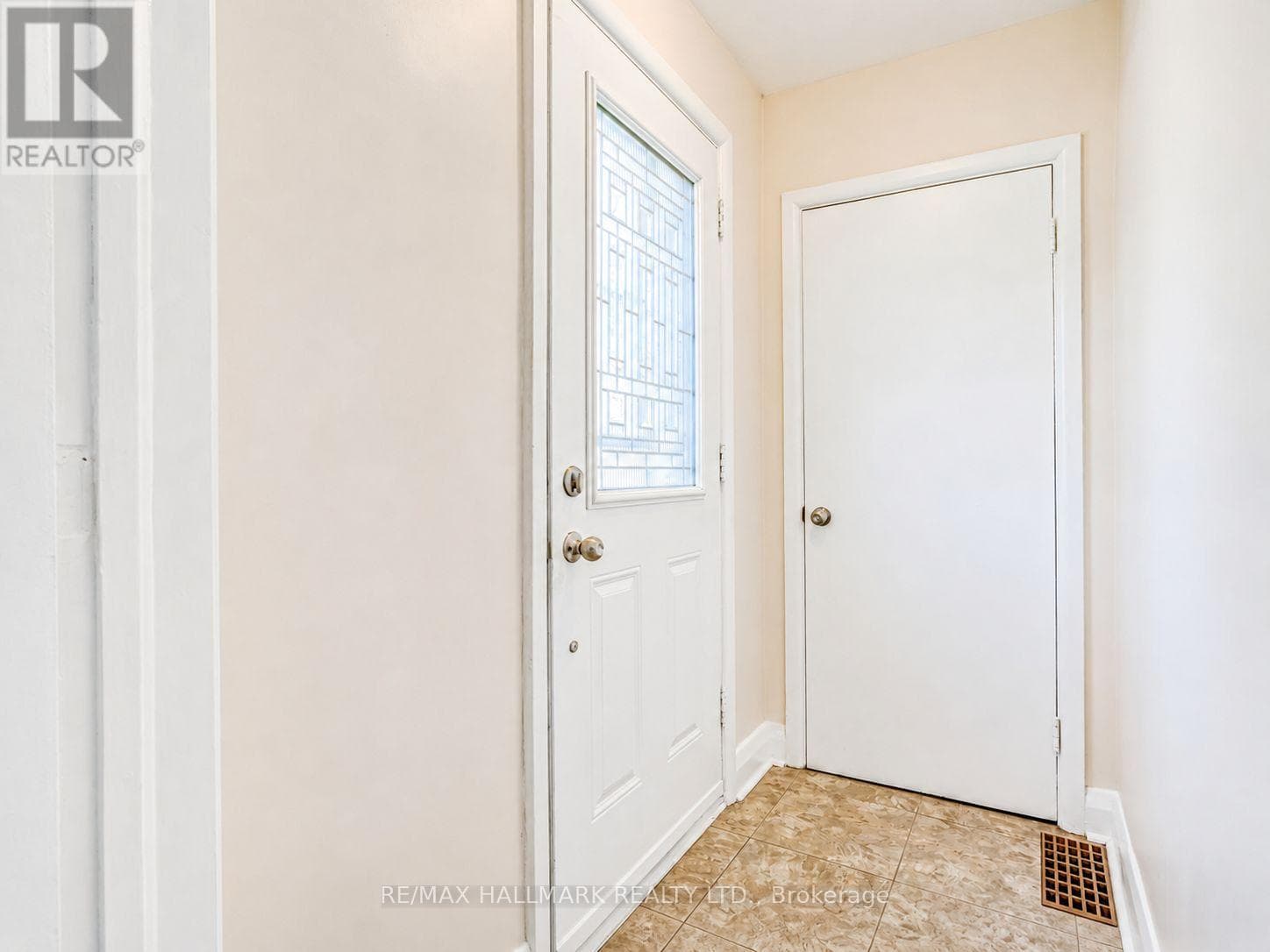 122 HAWTHORNE ROAD, Toronto — photo 5