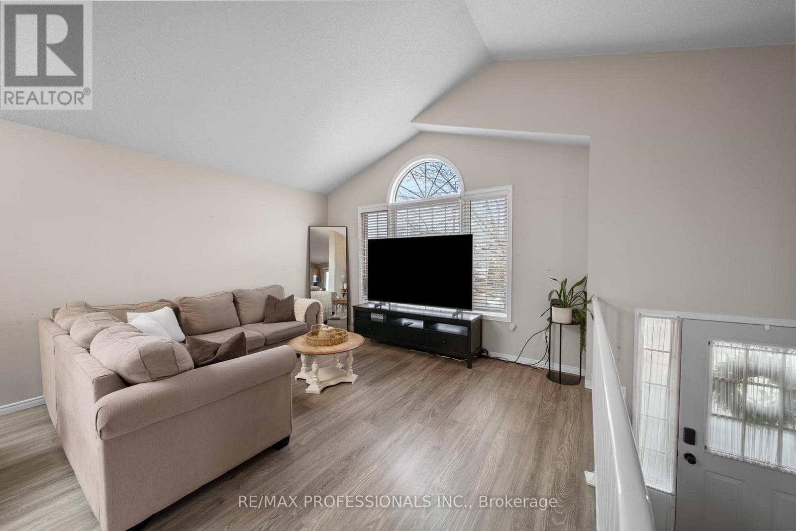 522 TRICO DRIVE, Toronto — photo 2