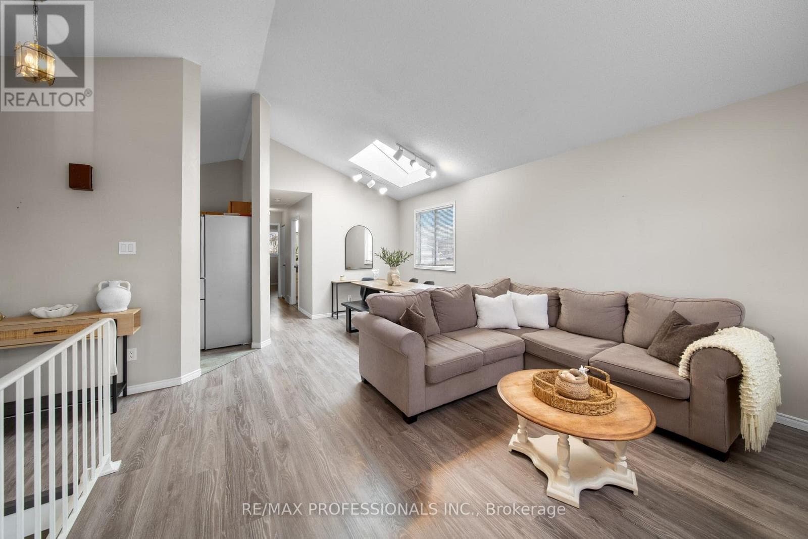 522 TRICO DRIVE, Toronto — photo 3