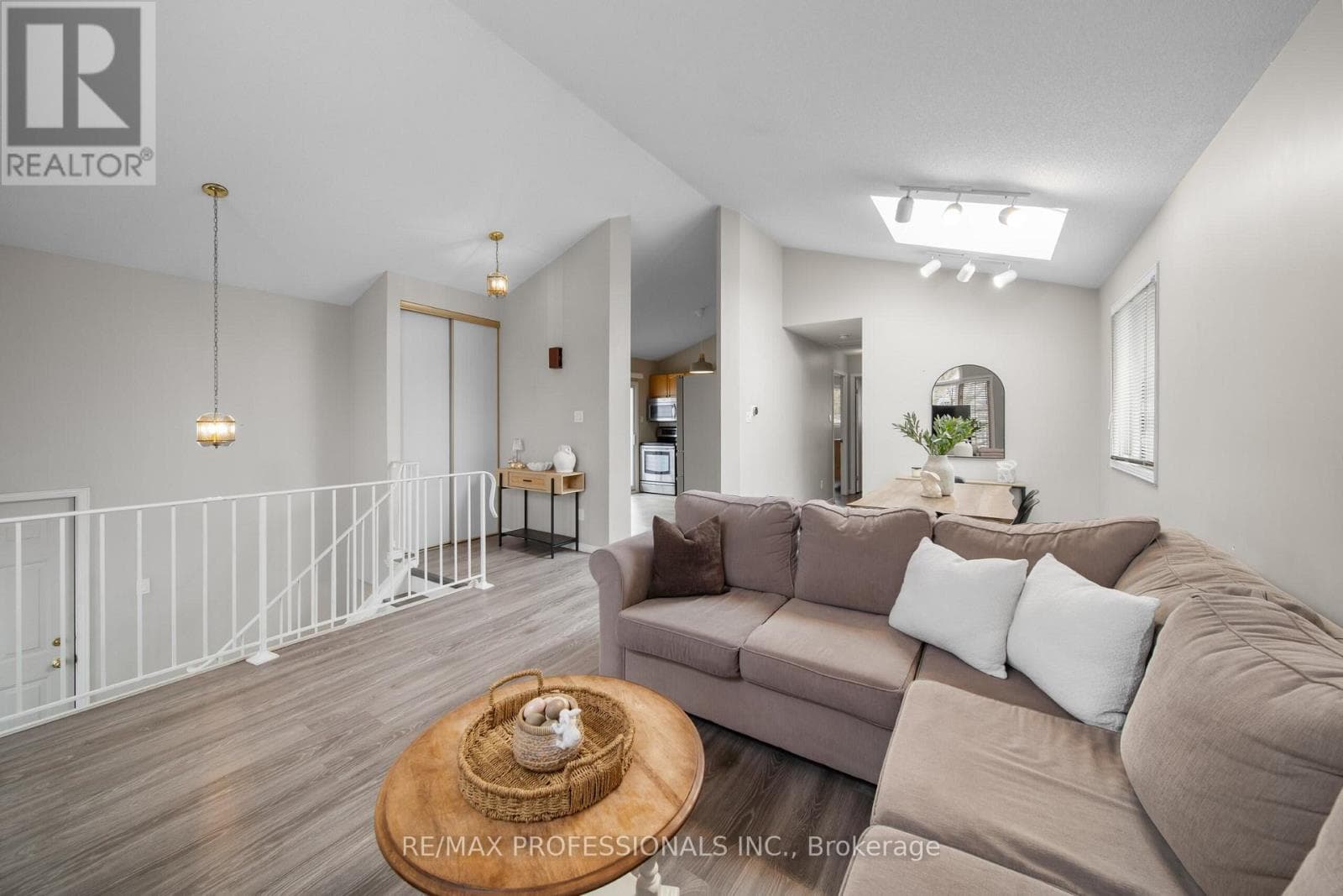 522 TRICO DRIVE, Toronto — photo 4