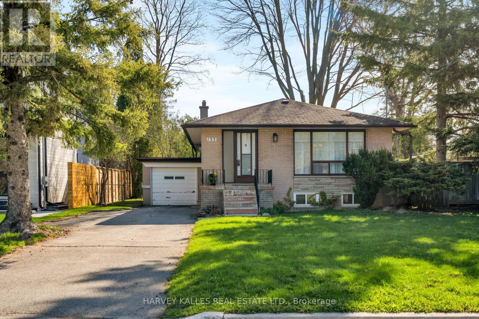 133 WOOD LANE in Richmond Hill North West