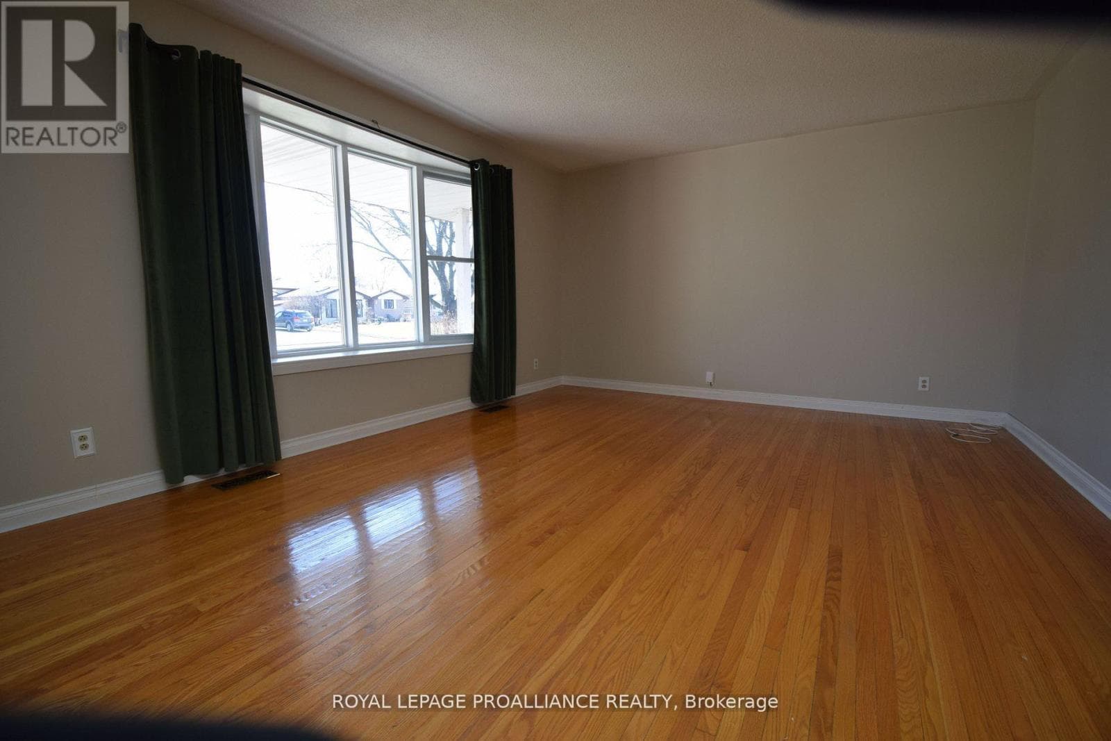 8 WALDEN CIRCLE, Central Lakes — photo 4