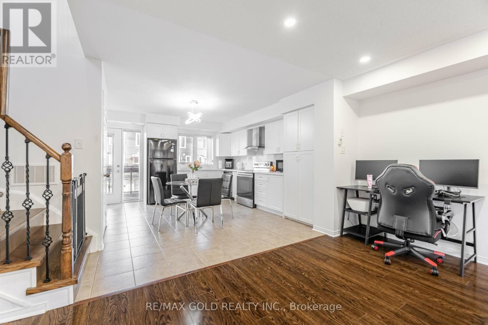 142 - 60 FAIRWOOD CIRCLE, Toronto — photo 4