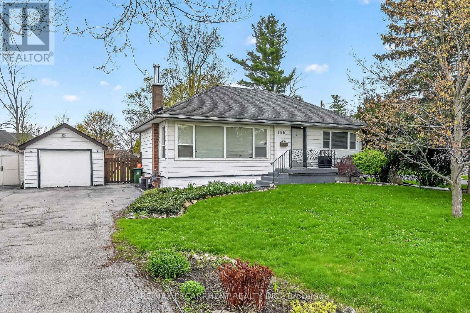 186 SENECA AVENUE in 4100