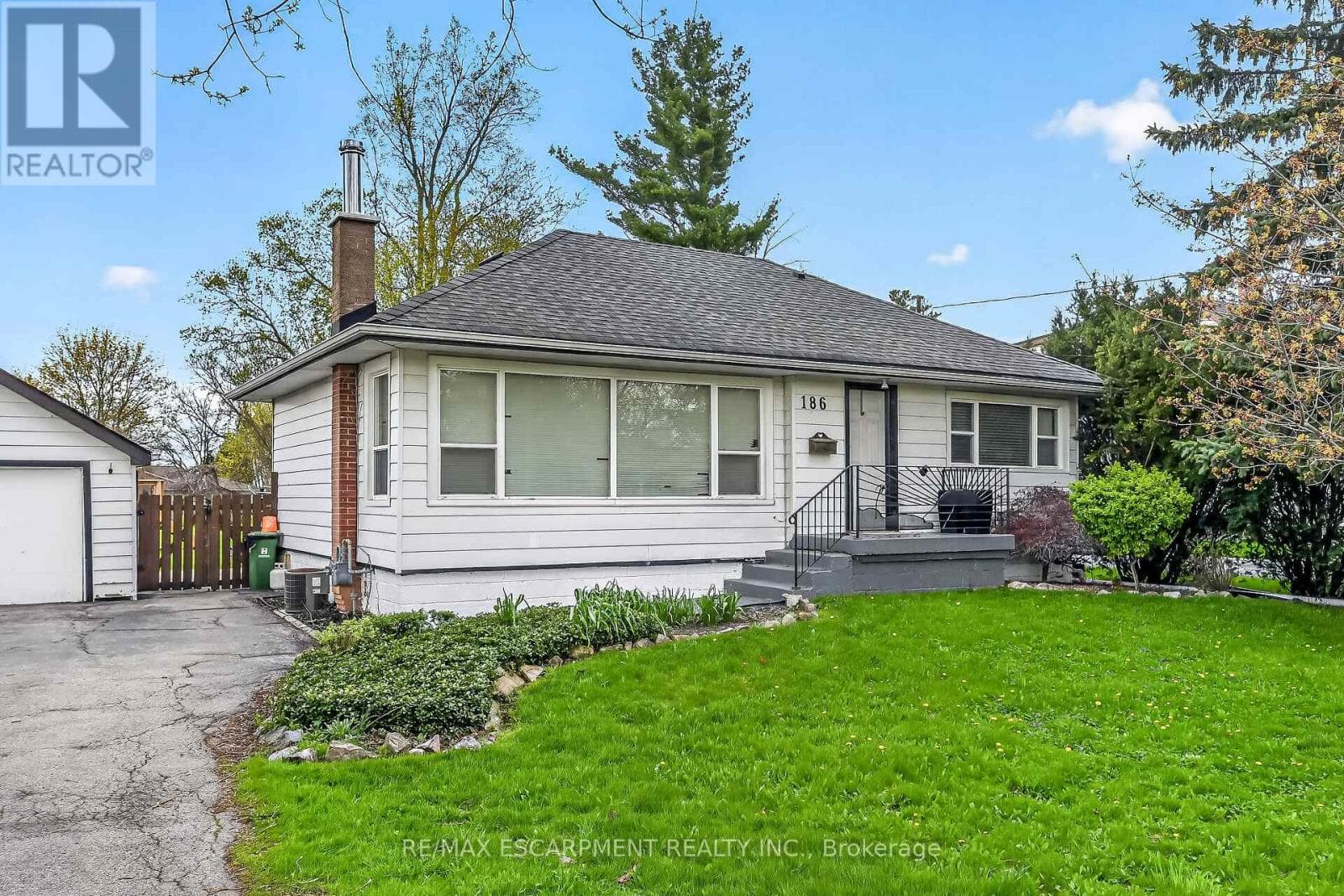 186 SENECA AVENUE, Toronto — photo 2