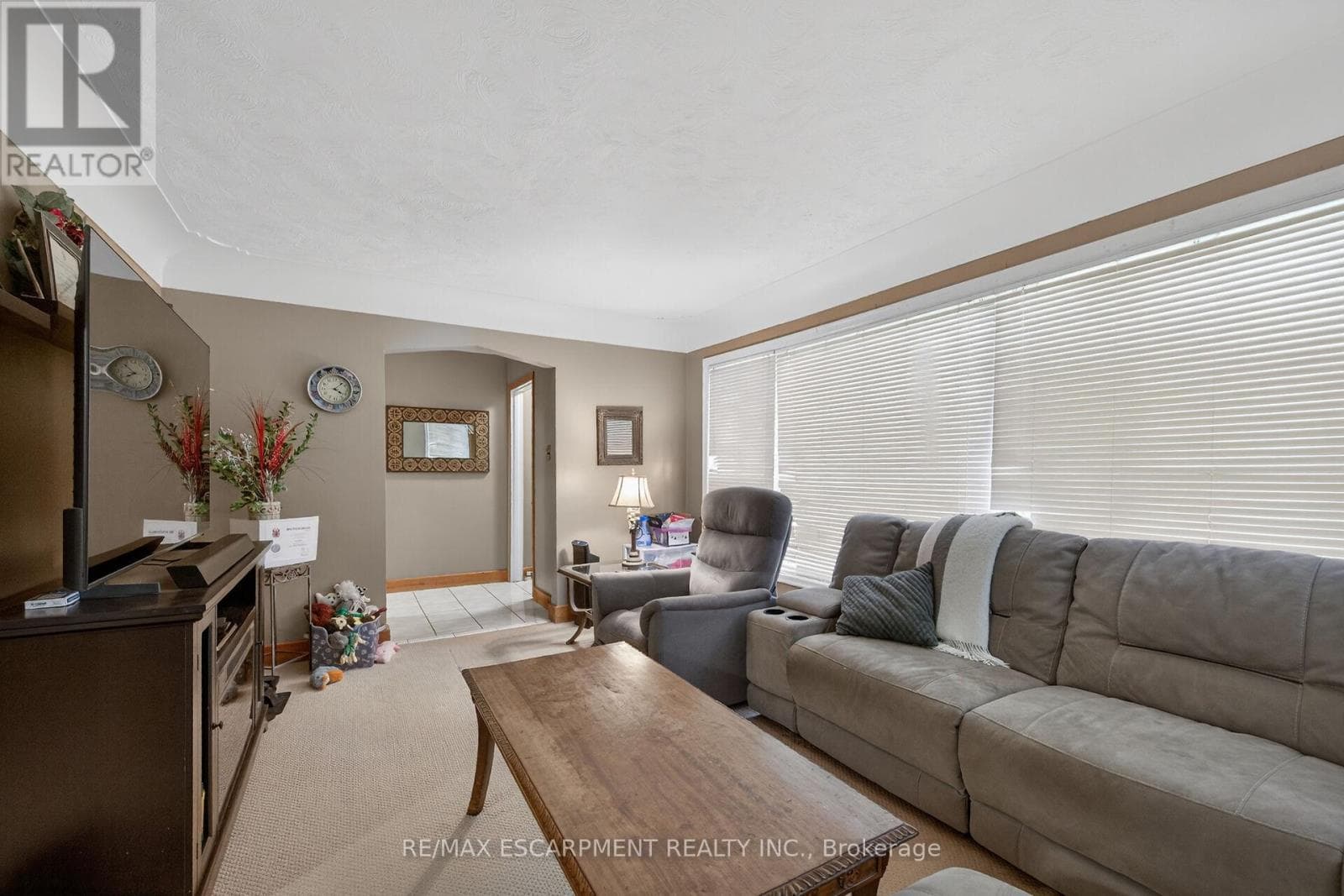 186 SENECA AVENUE, Toronto — photo 5