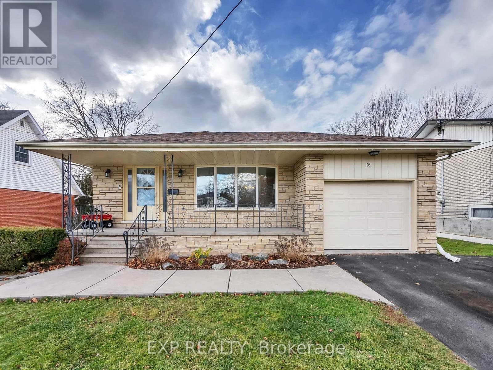 16 APPLEWOOD DRIVE, Central Lakes — photo 5
