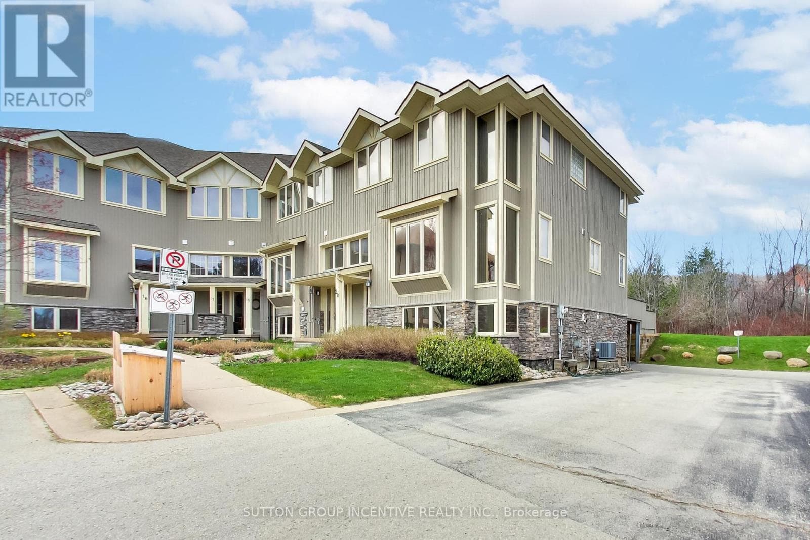 20 - 224 BLUESKI GEORGE CRESCENT, Toronto — photo 2