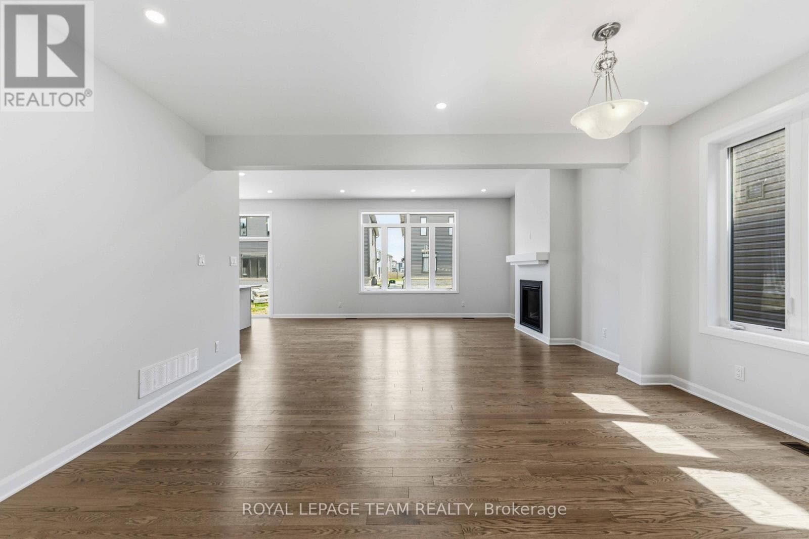 2026 WANDERER AVENUE, Ottawa — photo 4
