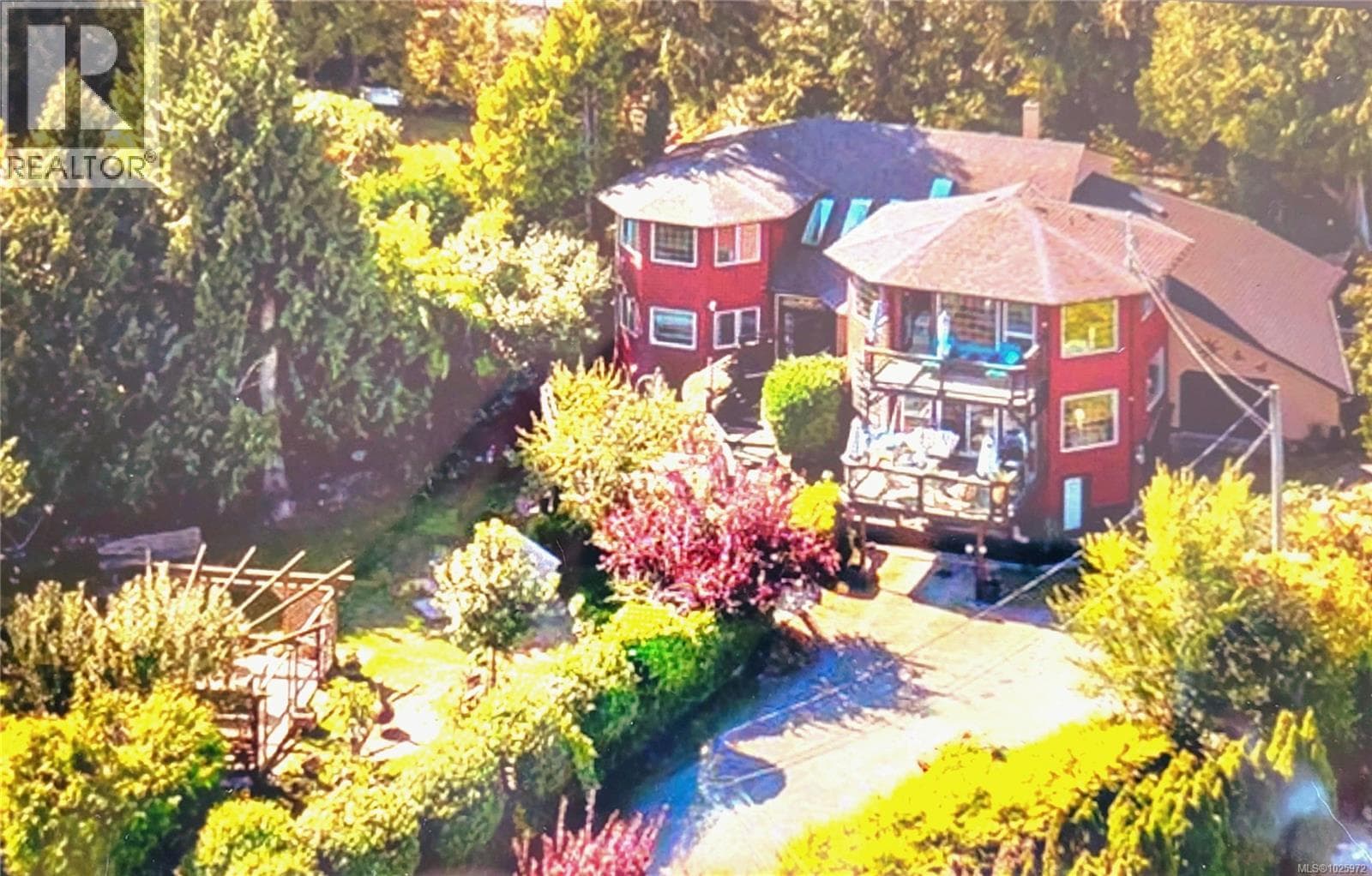 8626 LOCHSIDE DRIVE, Victoria — photo 2