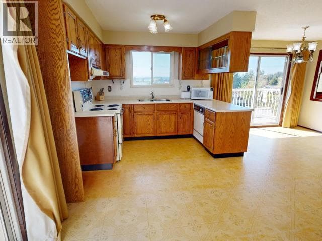 4688 FERNWOOD AVE, Powell River — photo 5