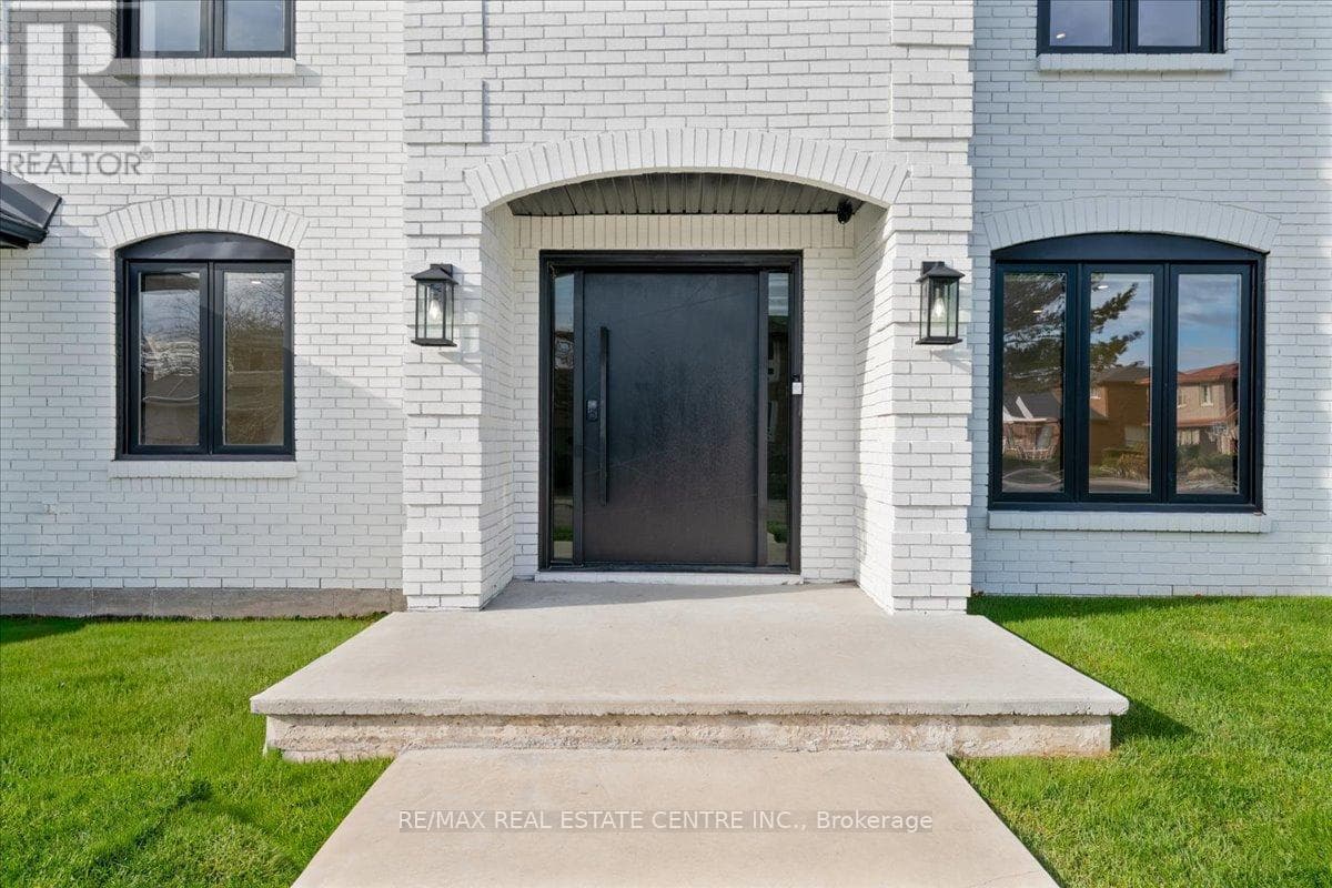 32 ELENA COURT, Toronto — photo 2