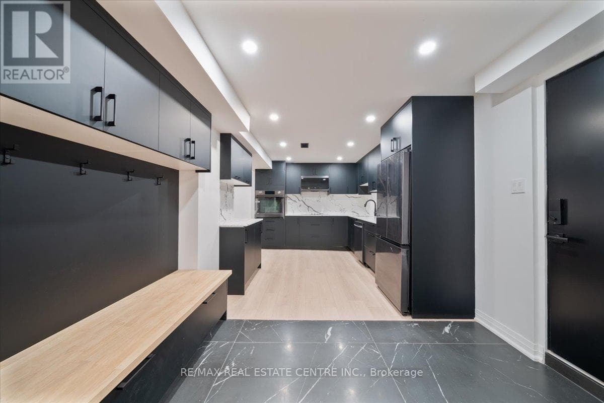 32 ELENA COURT, Toronto — photo 3