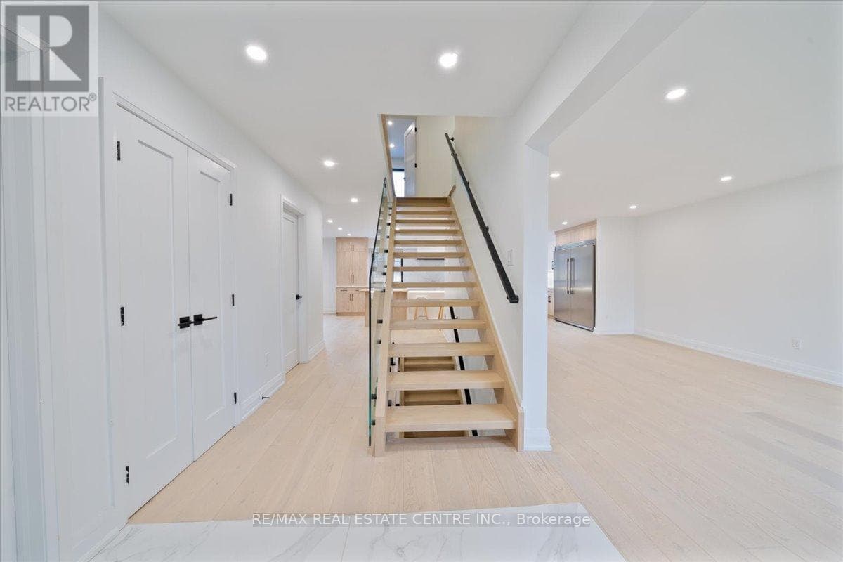 32 ELENA COURT, Toronto — photo 4