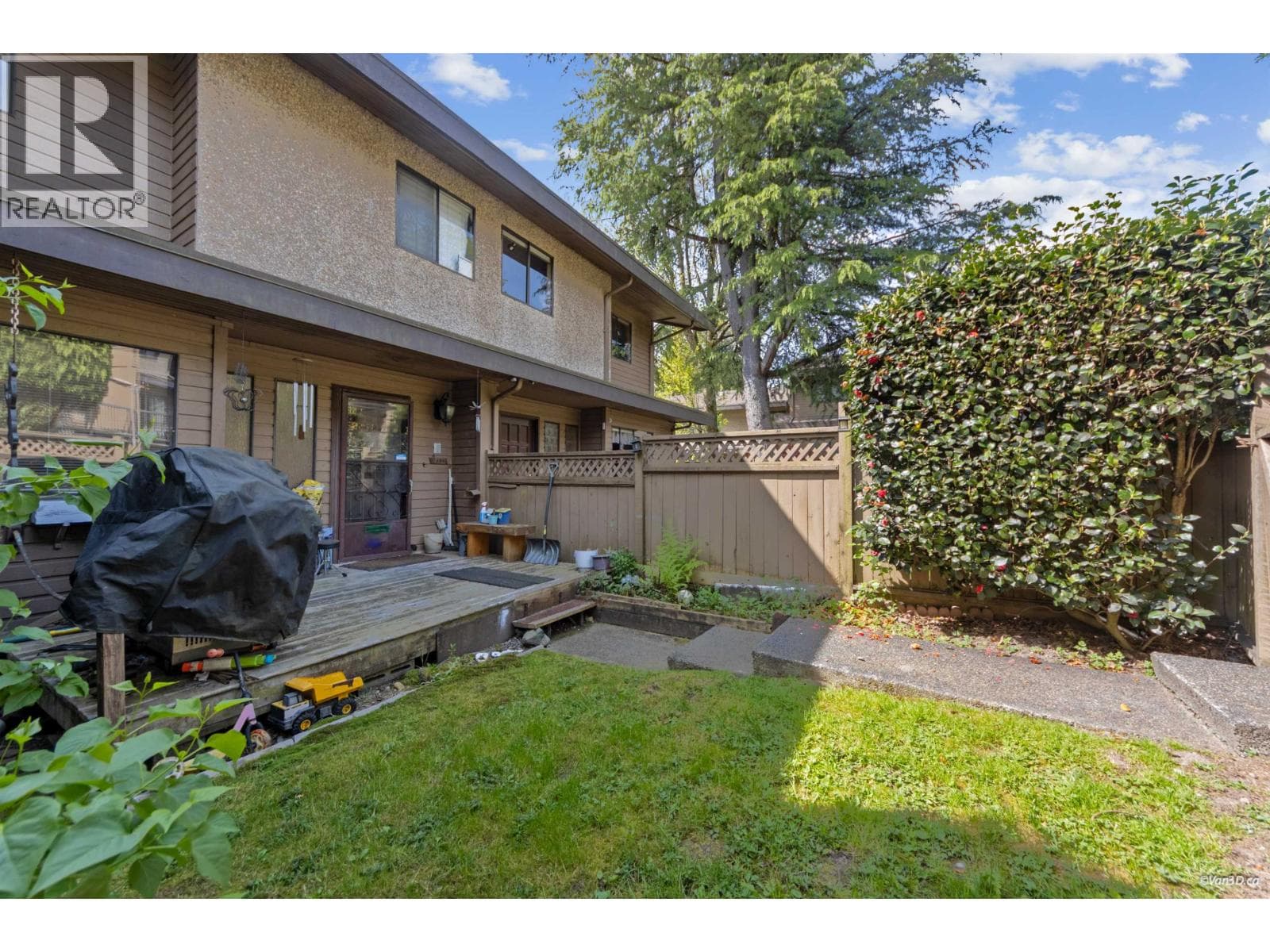 6884 BROMLEY COURT in Spening-Broadway