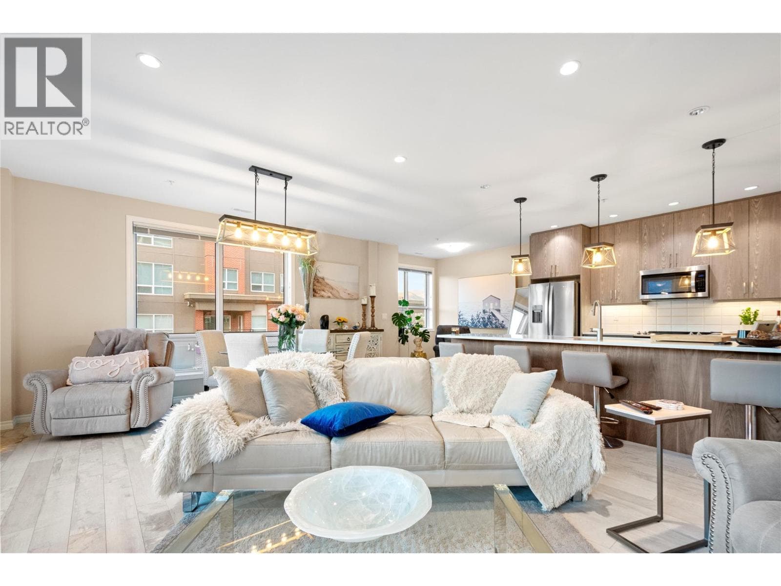 3388 SKAHA LAKE Road Unit# 1002, Interior REALTORS® — photo 2