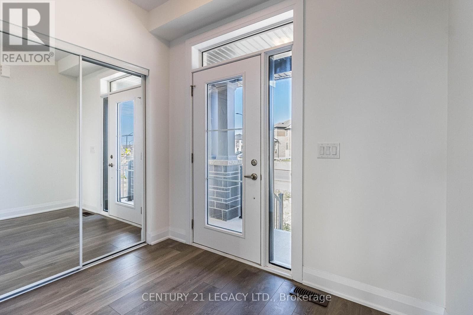 30 UNION BOULEVARD, Toronto — photo 2