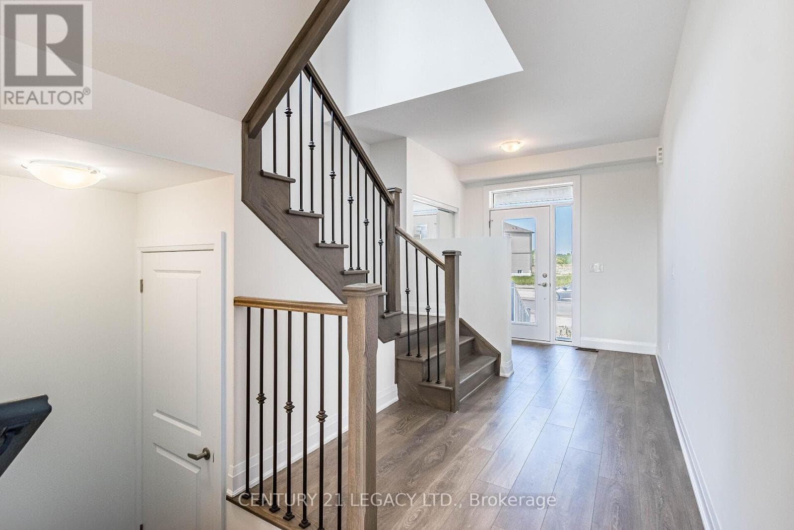 30 UNION BOULEVARD, Toronto — photo 3