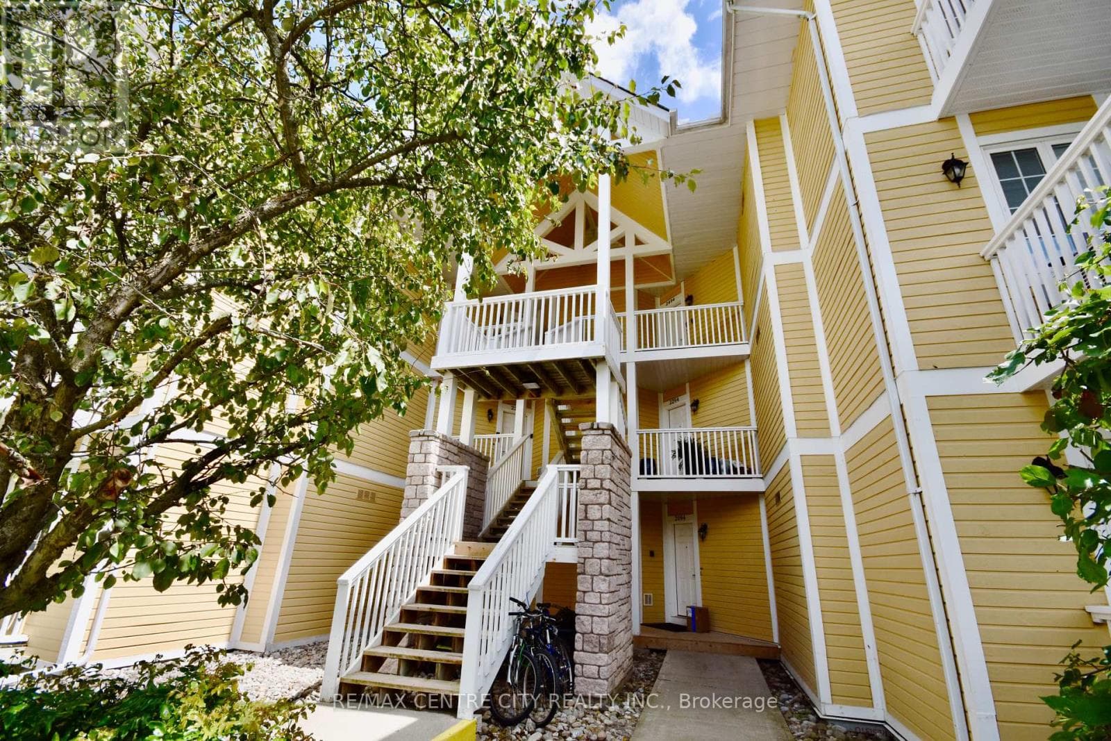 2494 - 90 HIGHLAND DRIVE, London and St. Thomas — photo 2
