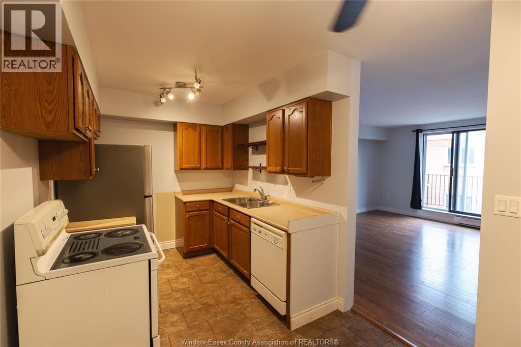 3355 SANDWICH Unit# 310, Windsor — photo 4