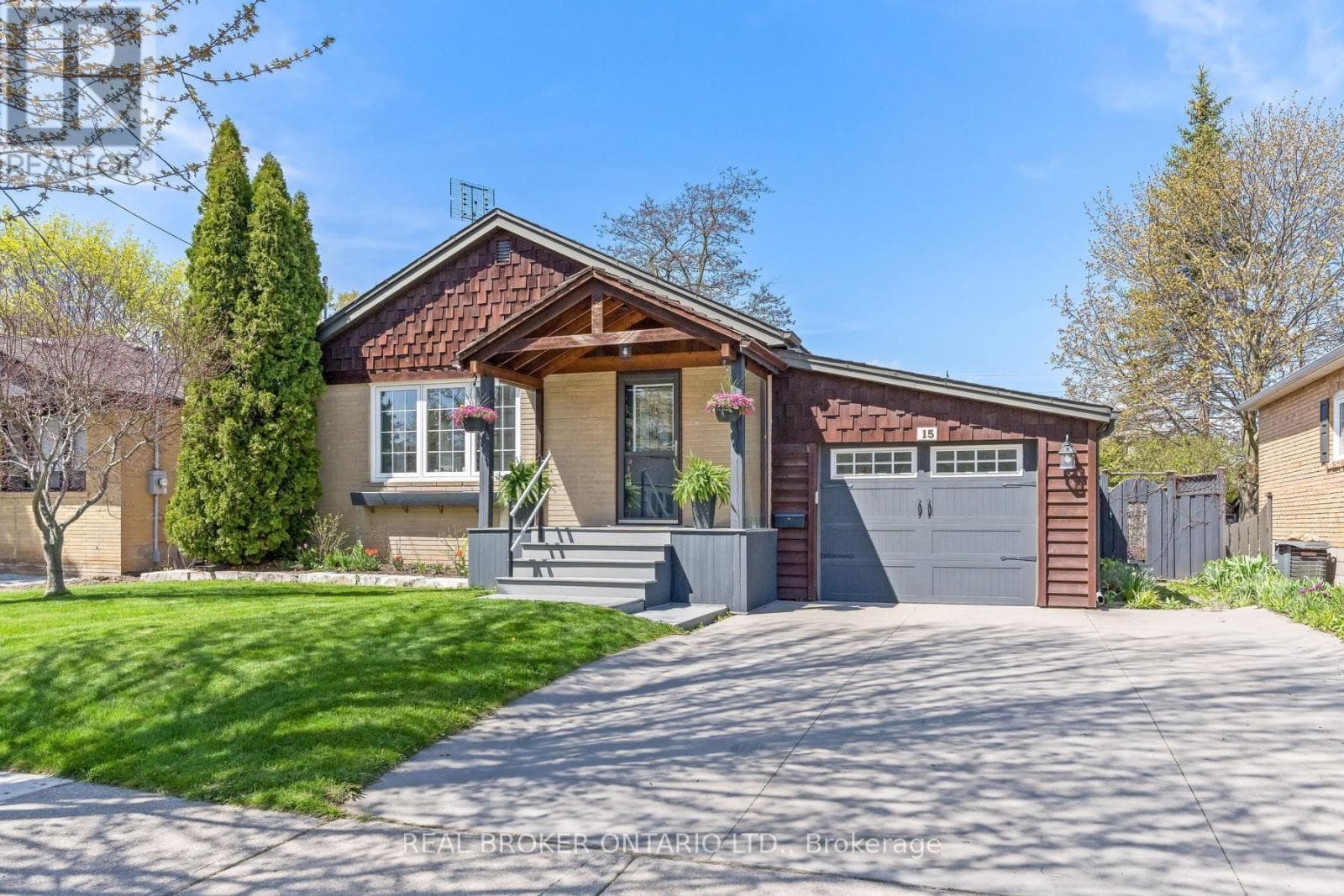 15 BYRON STREET in 