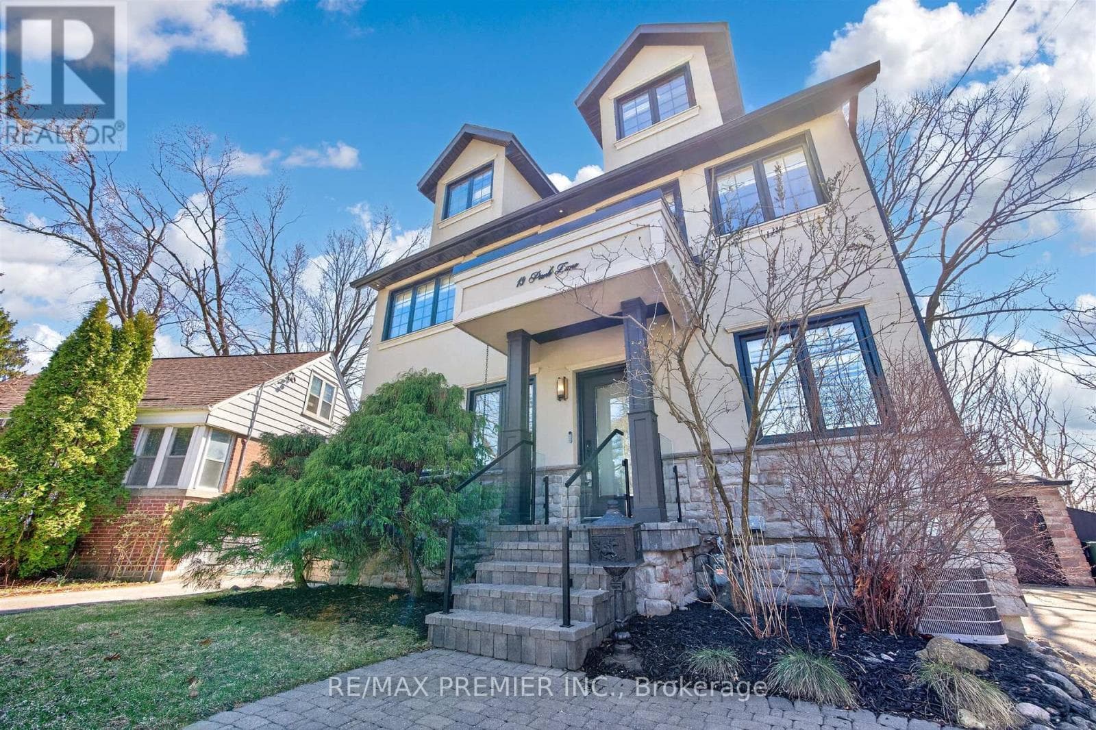 19 PARK LANE, Toronto — photo 2