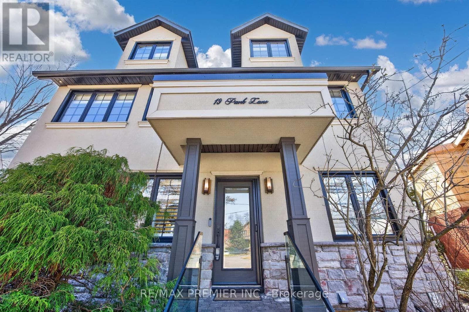 19 PARK LANE, Toronto — photo 3
