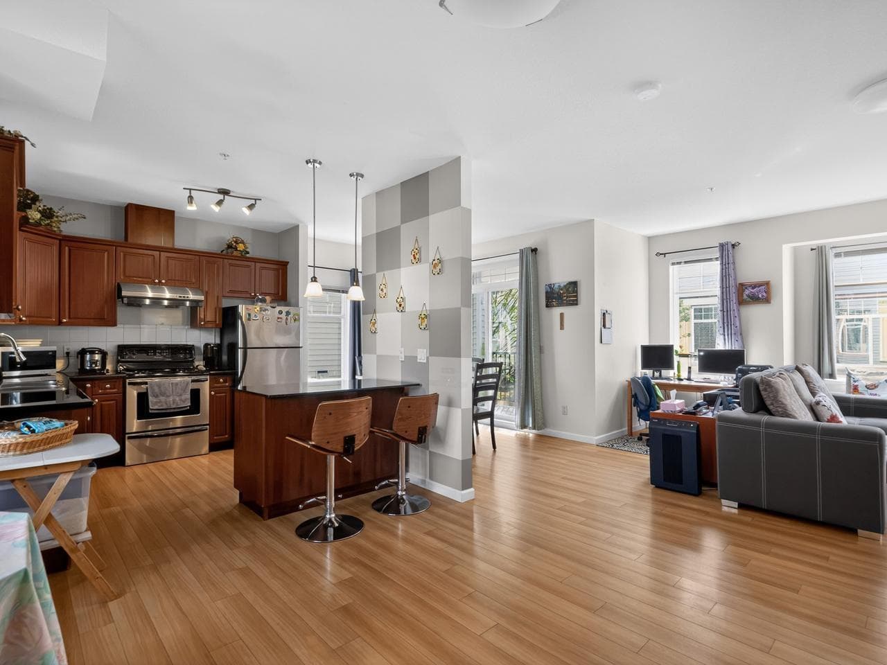 2 15518 103A AVENUE, Fraser Valley — photo 2