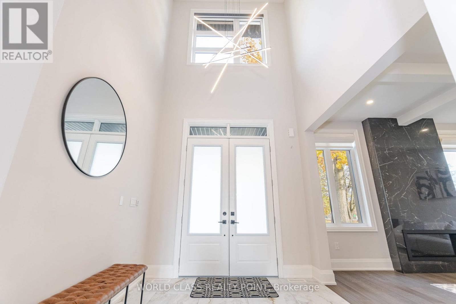 560 WOODVIEW ROAD, Toronto — photo 3