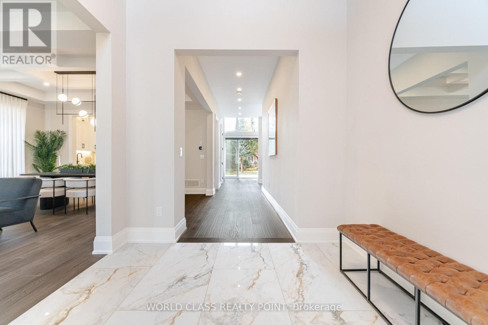 560 WOODVIEW ROAD, Toronto — photo 4