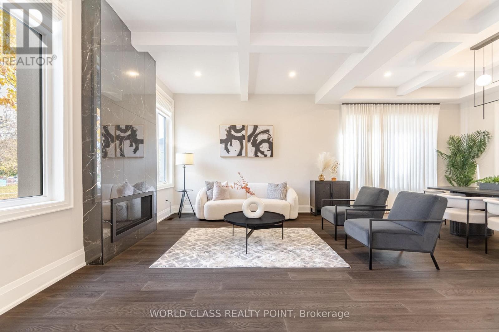 560 WOODVIEW ROAD, Toronto — photo 5