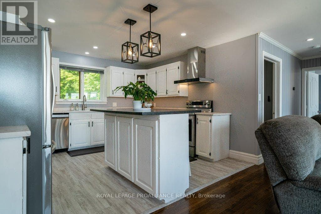 1049 PERRY LANE, Central Lakes — photo 4