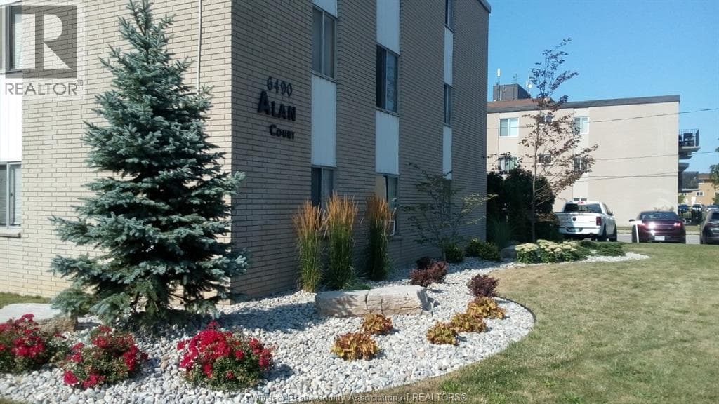 6490 WYANDOTTE East Unit# 201 in Riverside