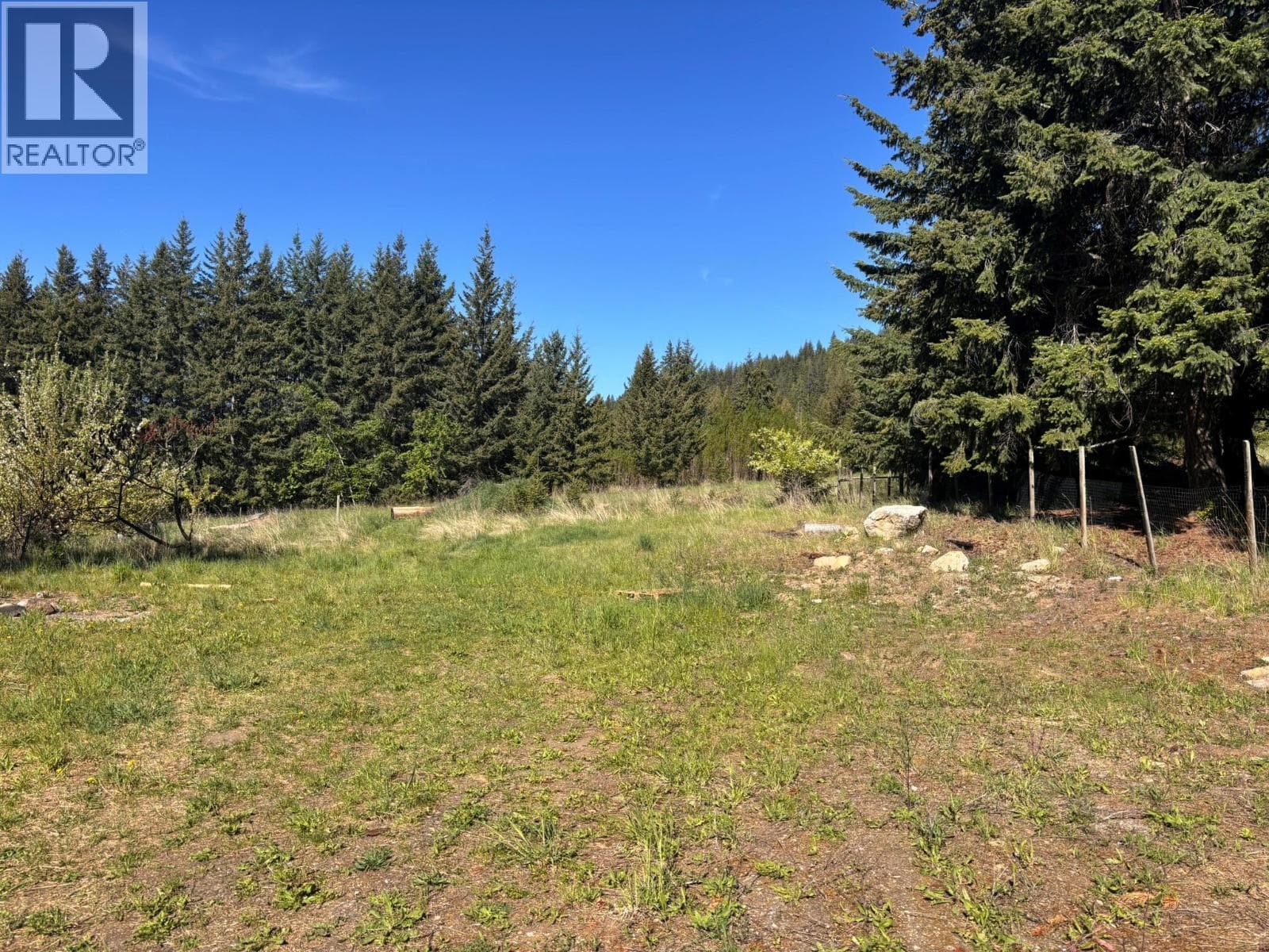 2607 AIRSTRIP ROAD, Interior REALTORS® — photo 3