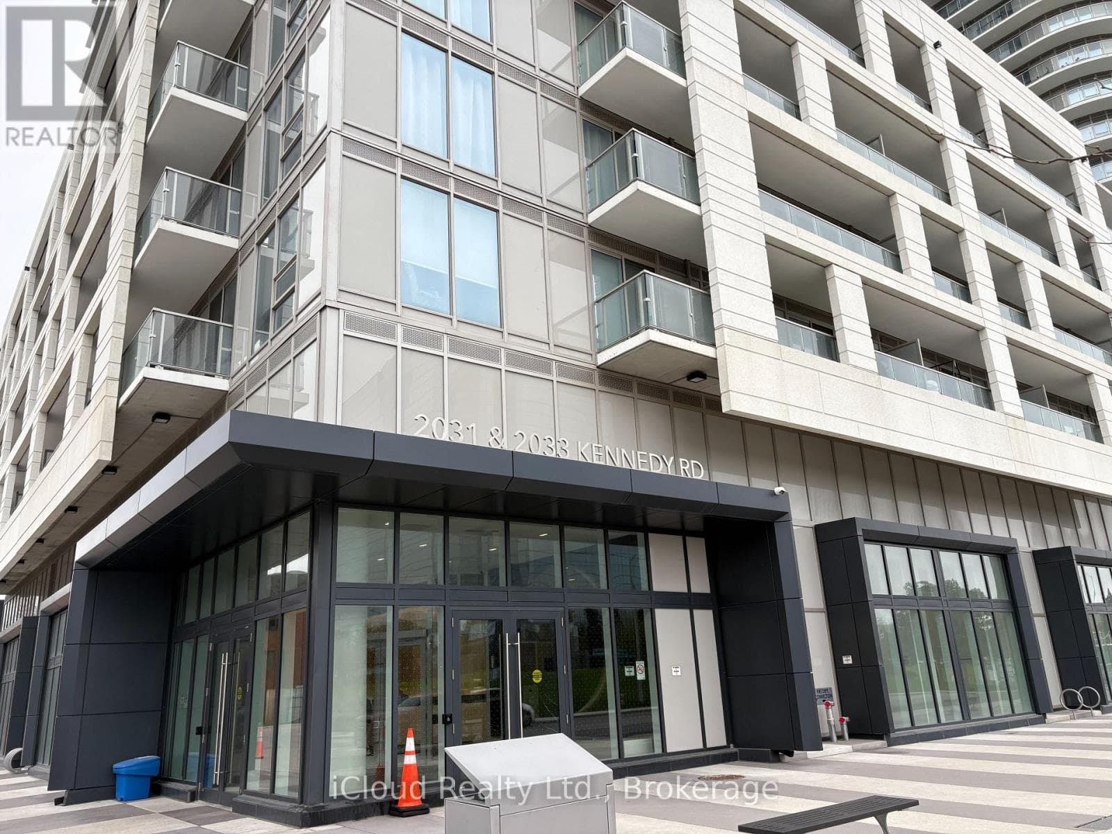 303 - 2033 KENNEDY ROAD, Toronto — photo 2